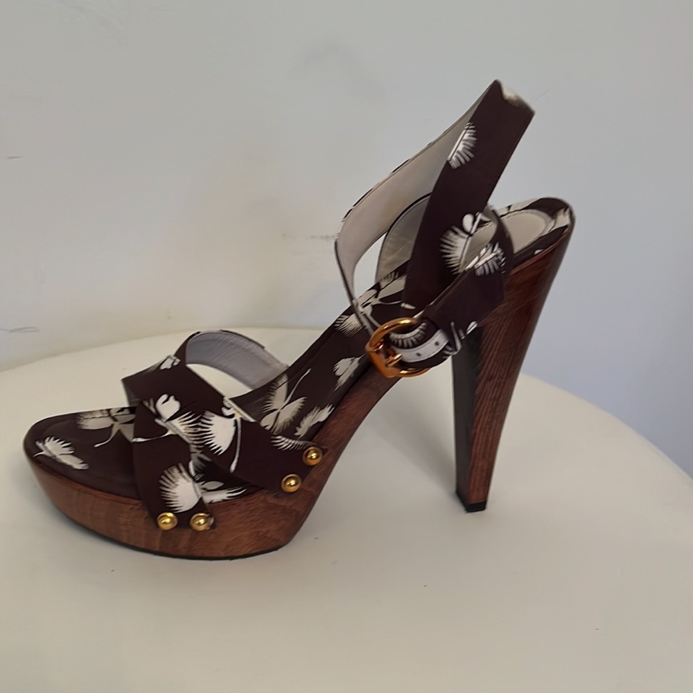 Gucci Heels - Picture 2 of 7
